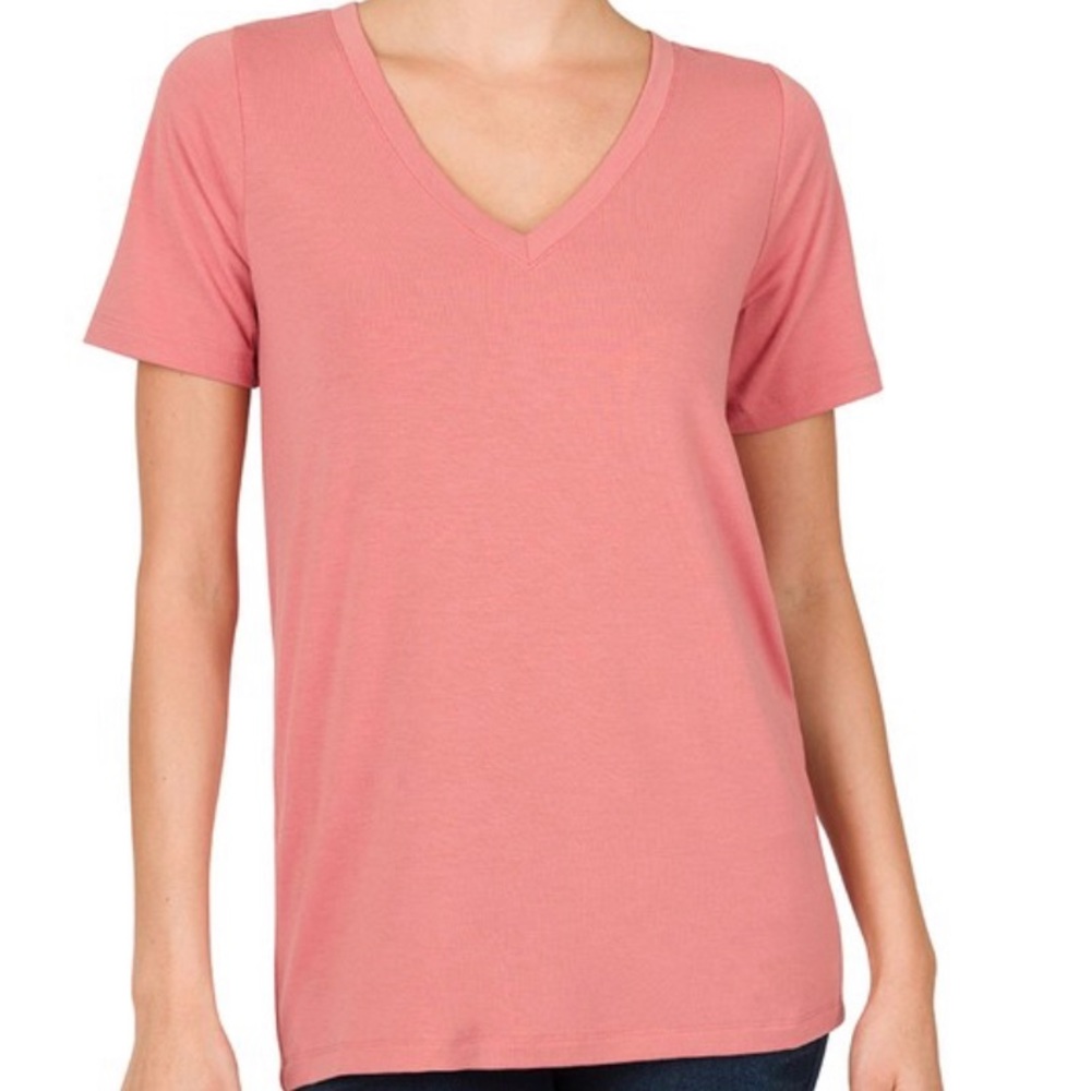 Short sleeve v-neck tee in color dusty rose